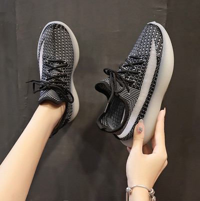 Tenisi sport dama cu sireturi