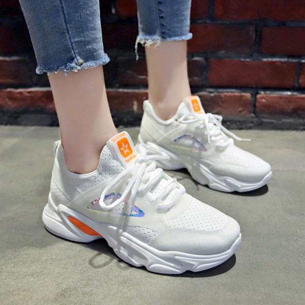 Sportimiseks sobivad naiste vabaaja tossud