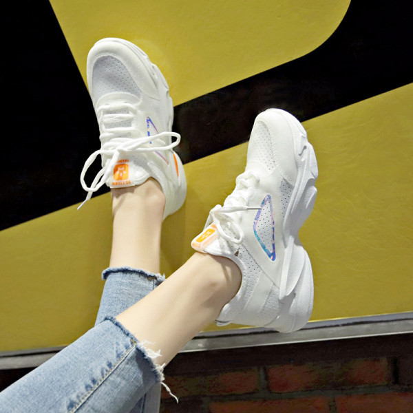 Sportimiseks sobivad naiste vabaaja tossud