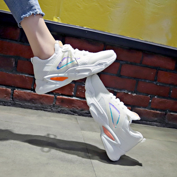 Sportimiseks sobivad naiste vabaaja tossud