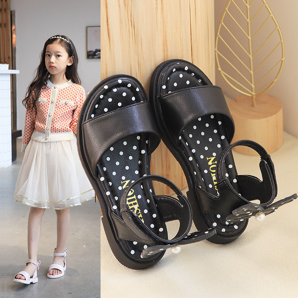 Alkalmi gyerekszandál szalaggal és matricákkal