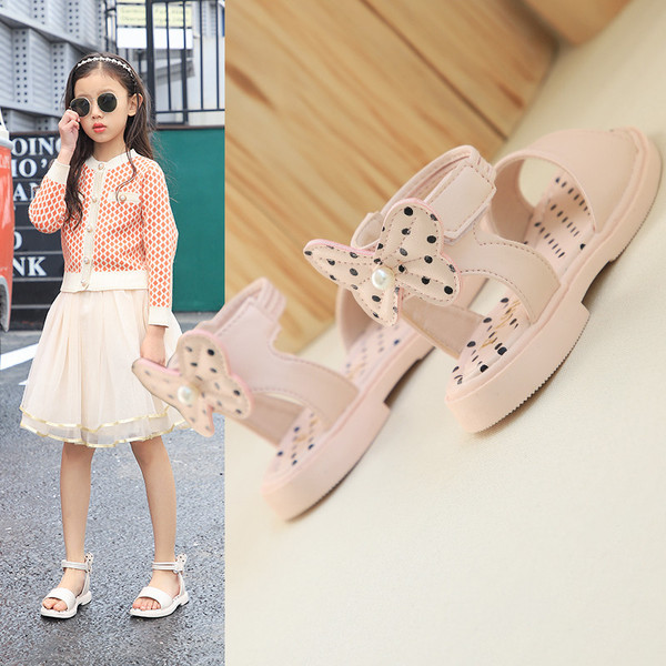 Alkalmi gyerekszandál szalaggal és matricákkal