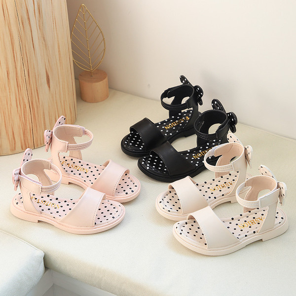 Alkalmi gyerekszandál szalaggal és matricákkal