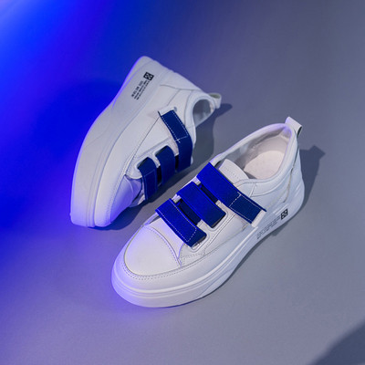 Naiste kõrge lameda tallaga nahast tossud