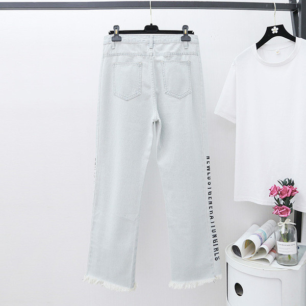 Blugi de dama lejeri model drept cu inscriptie brodata