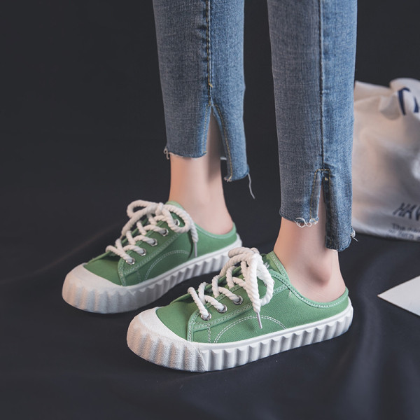 Naiste vabaaja tossud tikandiga