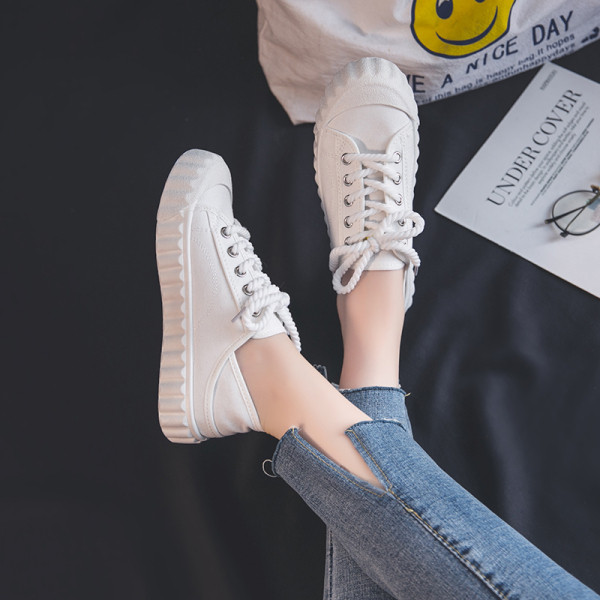 Naiste vabaaja tossud tikandiga