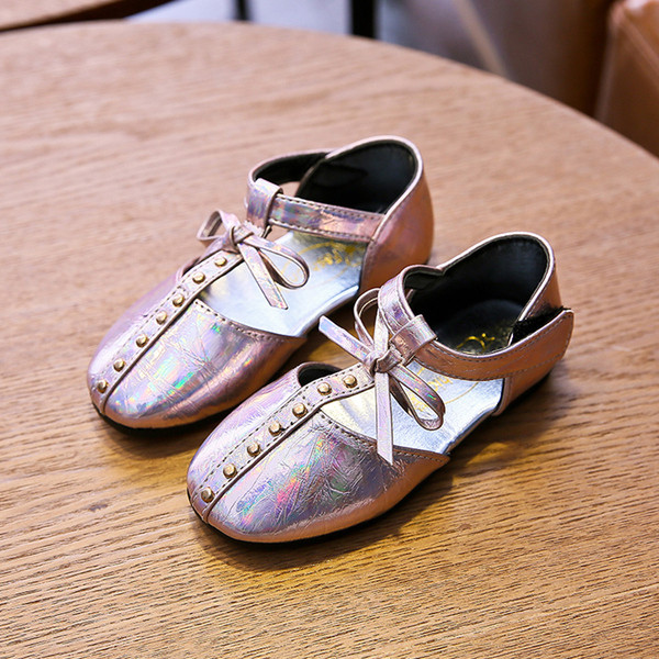 Uus mudel paela ja kleebistega laste sandaalid