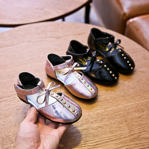 Uus mudel paela ja kleebistega laste sandaalid