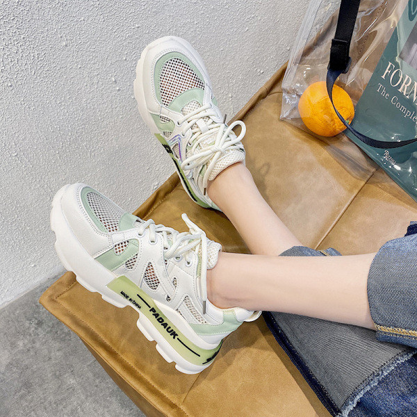 Adidași moderni de damă din material respirabil cu efect olografic și inscripție