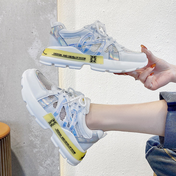 Adidași moderni de damă din material respirabil cu efect olografic și inscripție