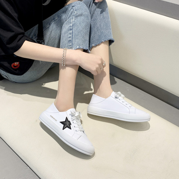 Valged aplikatsiooniga naiste tossud