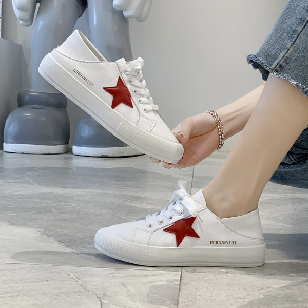 Valged aplikatsiooniga naiste tossud