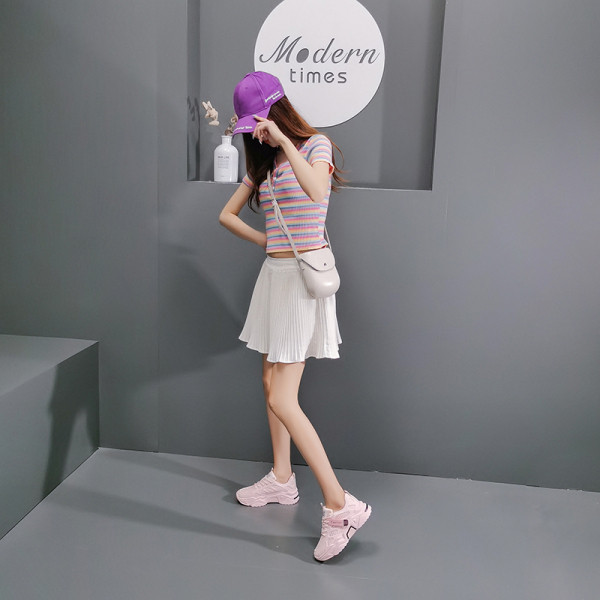 Ikdienas sieviešu kedas ar raupju zoli