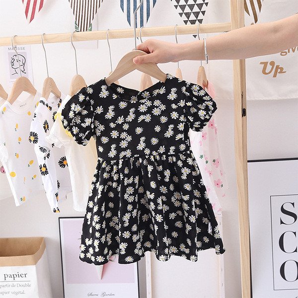 Lühikeste varrukate ja prindiga lastekleit – karikakrad