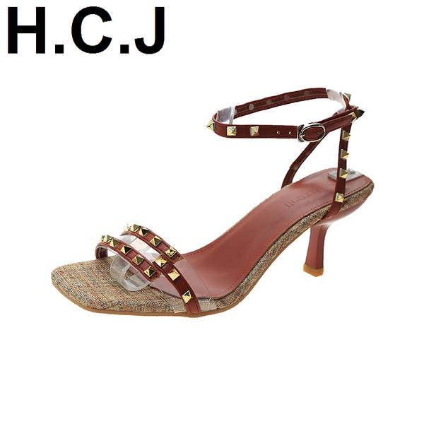 Sandale de dama actuale cu toc subtire jos si nituri metalice