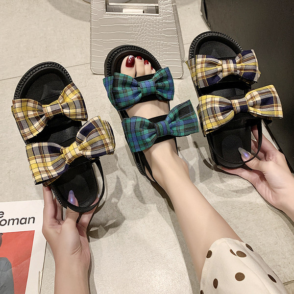 Jauns sieviešu sandaļu modelis ar audekla lentēm