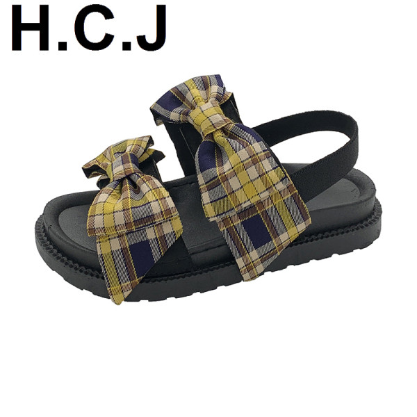 Jauns sieviešu sandaļu modelis ar audekla lentēm