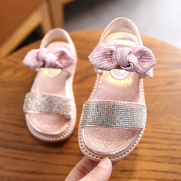 Sandale moderne pentru copii cu pietre și panglică