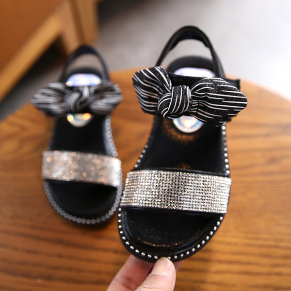 Sandale moderne pentru copii cu pietre și panglică