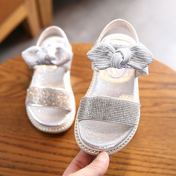 Sandale moderne pentru copii cu pietre și panglică