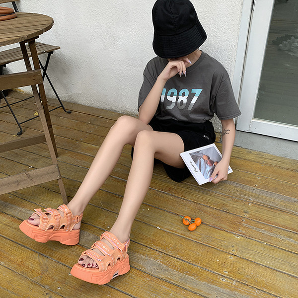 Sandale casual dama cu talpa inalta aspra si velcro