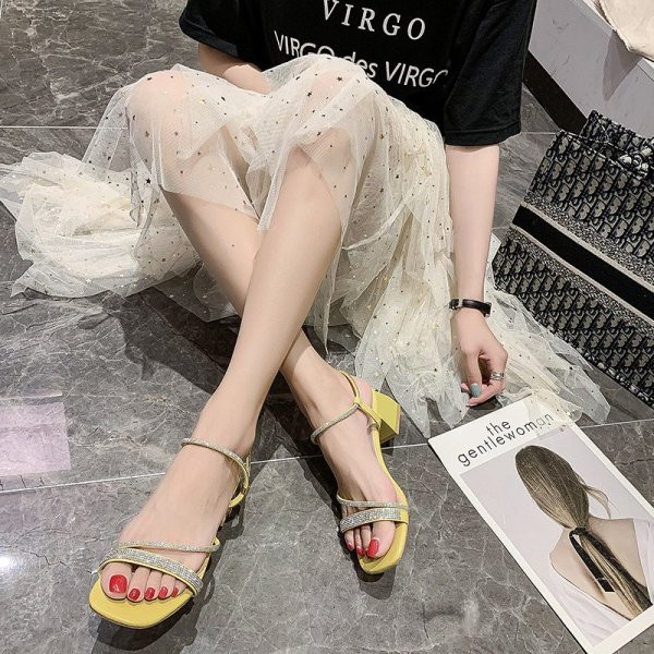 Naiste moodsad madala kandilise kontsaga sandaalid