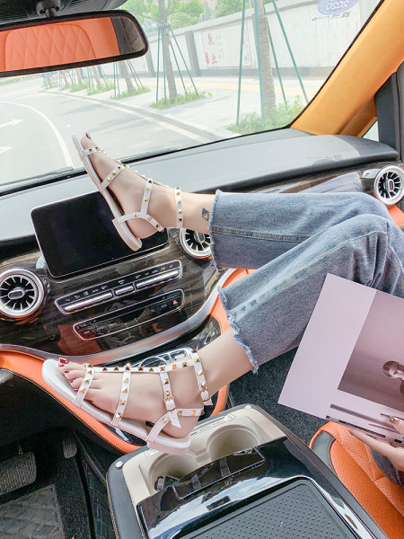 Sandale casual dama cu nituri metalice si talpa plata