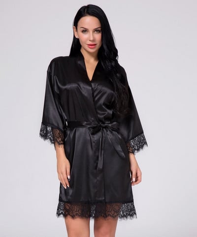 Дамски халат от сатен с V-образно деколте и дантелени елементи