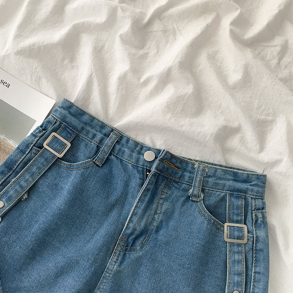 Naiste lühikesed luku ja kõrge vöökohaga teksad