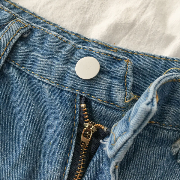 Naiste lühikesed luku ja kõrge vöökohaga teksad