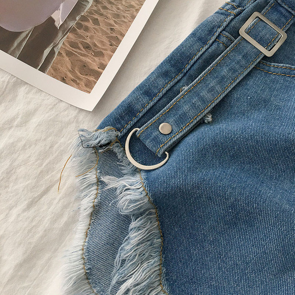 Naiste lühikesed luku ja kõrge vöökohaga teksad