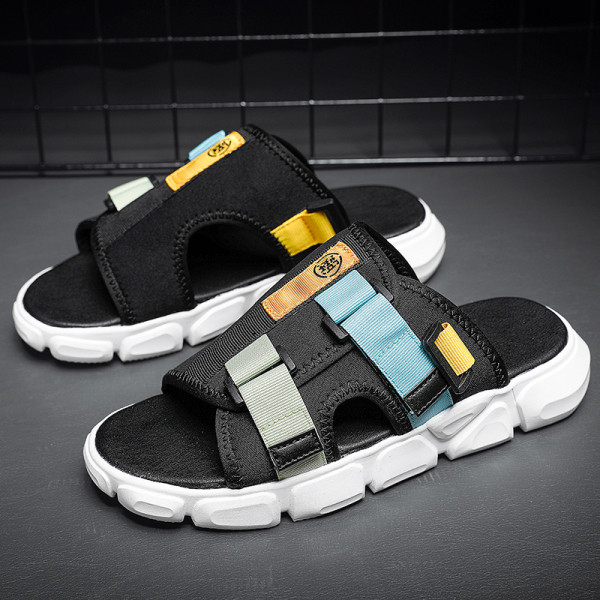 Praegused kareda talla ja plaastritega meeste sussid