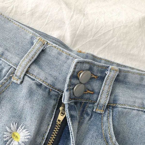 Jelenlegi rövid farmer magas derékkal és gombokkal