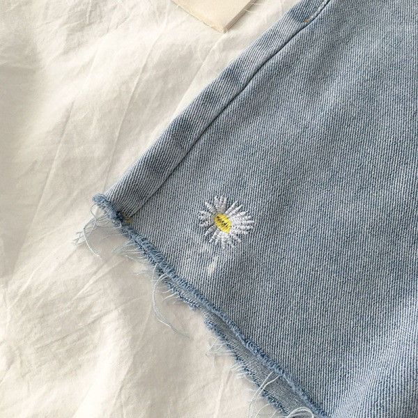 Jelenlegi rövid farmer magas derékkal és gombokkal