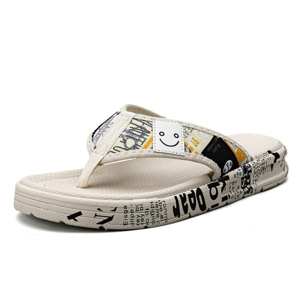 Värviliste kirjadega vabaaja meeste sussid üle sõrme