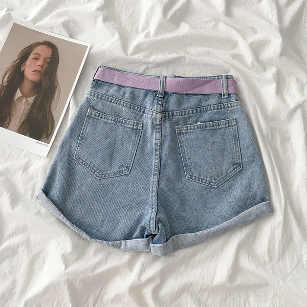 Naiste lühikesed teksapüksid vöö ja taskutega