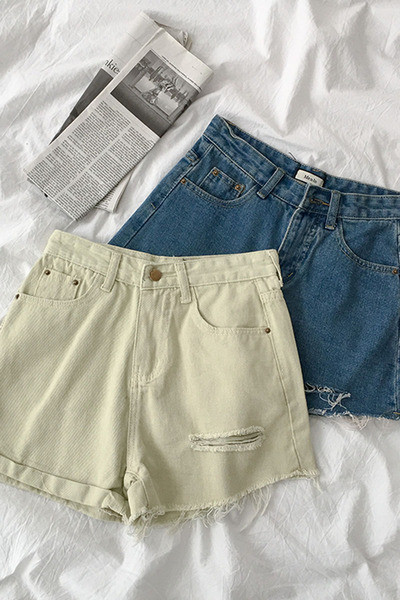 Blugi scurti de dama cu buzunare si motive rupte