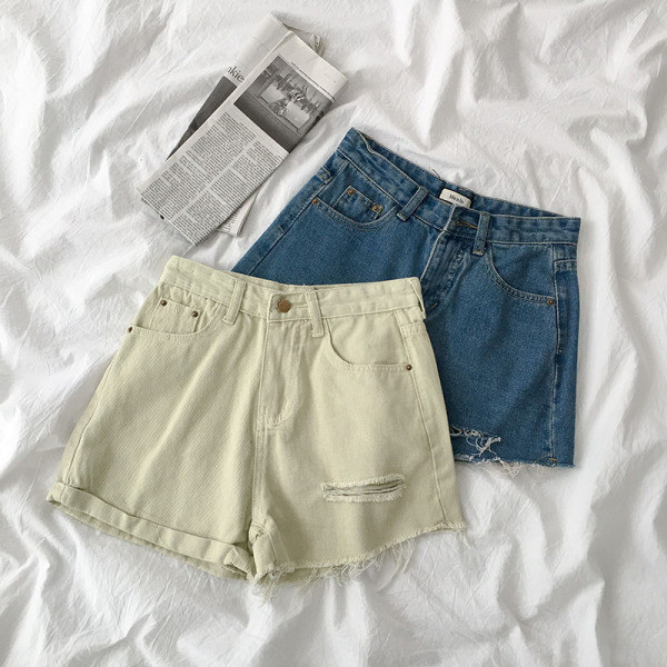 Blugi scurti de dama cu buzunare si motive rupte