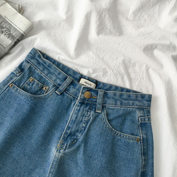 Blugi scurti de dama cu buzunare si motive rupte