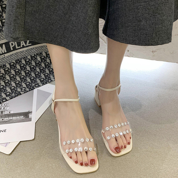 Sieviešu sandales ar ādas lencēm un kvadrātveida papēdi