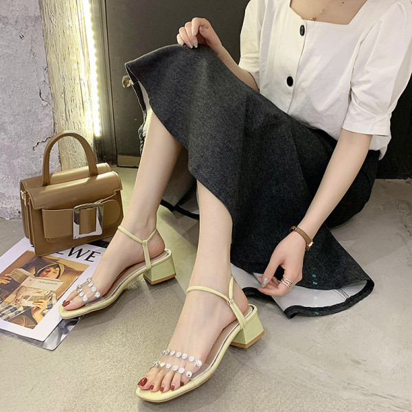 Sieviešu sandales ar ādas lencēm un kvadrātveida papēdi