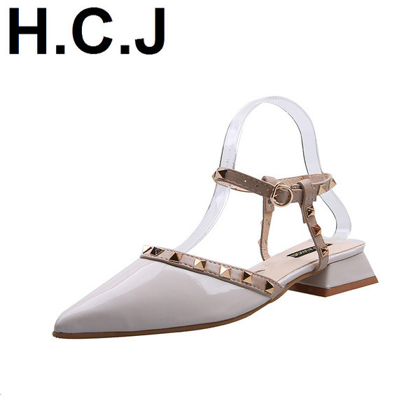 Sandale dama piele model ascutit si nituri metalice