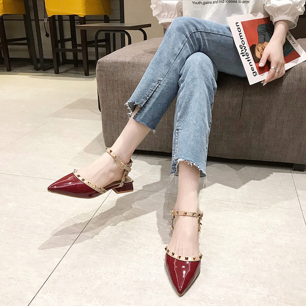 Sandale dama piele model ascutit si nituri metalice