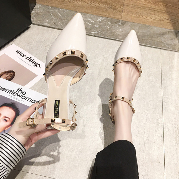 Sandale dama piele model ascutit si nituri metalice