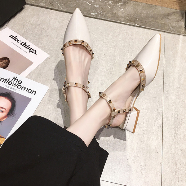 Sandale dama piele model ascutit si nituri metalice