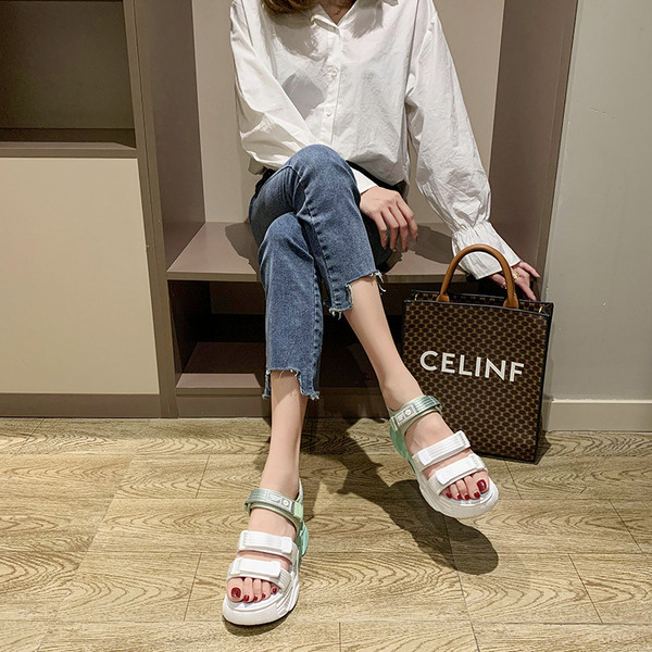 Sandale de damă sport-casual cu talpă plată înaltă și pete cu velcro