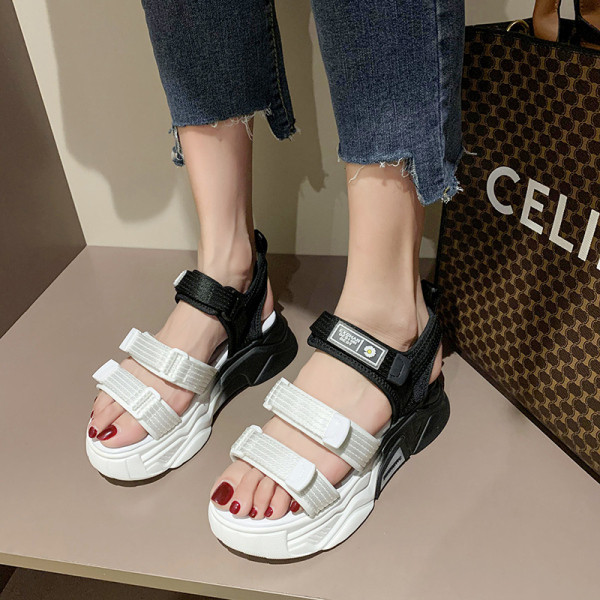 Sandale de damă sport-casual cu talpă plată înaltă și pete cu velcro