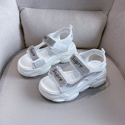 Sieviešu ikdienas sandales ar augstām zolēm un akmeņiem