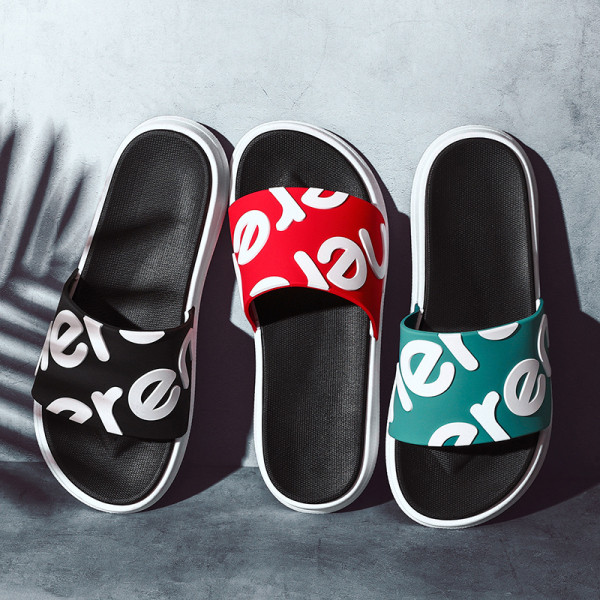 Vīriešu ikdienas čības ar plakanu zoli un uzrakstiem